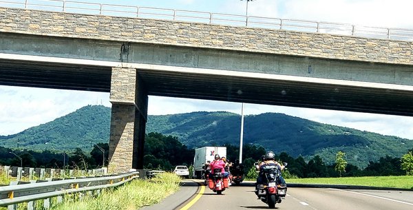 Les expériences culinaires à ne pas manquer lors de vos voyages à moto